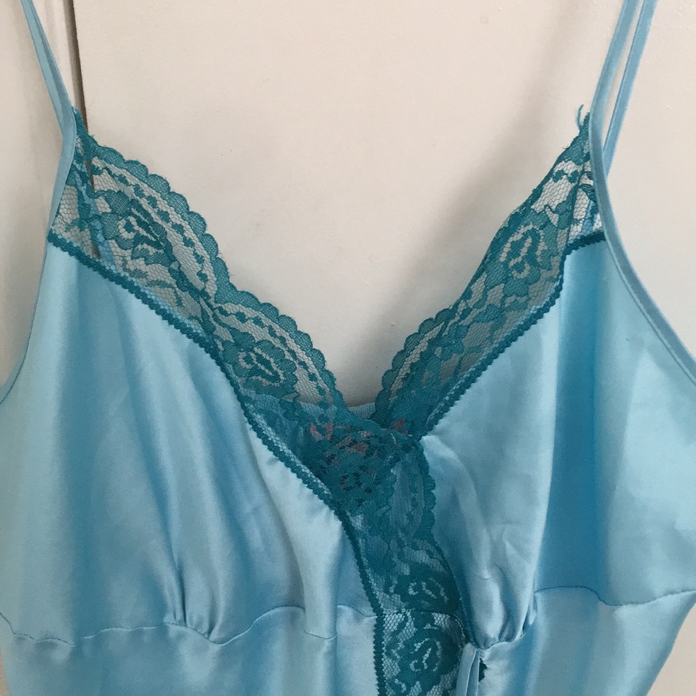 Victoria Secrets Intimates - Picture 3 of 3
